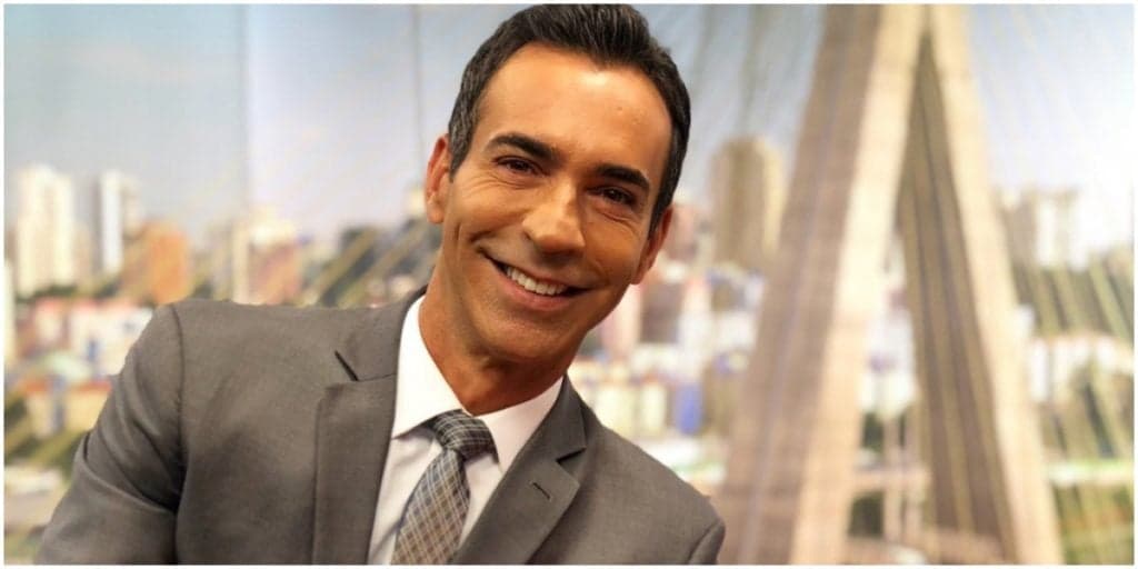 Cesar Tralli é pego no chão na Globo, após apagar luzes de estúdio e homem atacar repórter com fezes: "Me ajuda"
