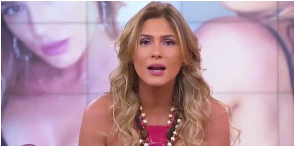 Lívia Andrade tem casa invadida, surge desesperada em vídeo expondo situação e faz relato assombroso: "Essa porra''