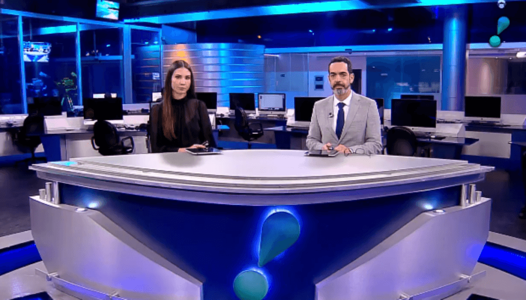 RedeTV! sai fora do ar durante telejornal após pane elétrica e assusta telespectadores: "O que aconteceu?"