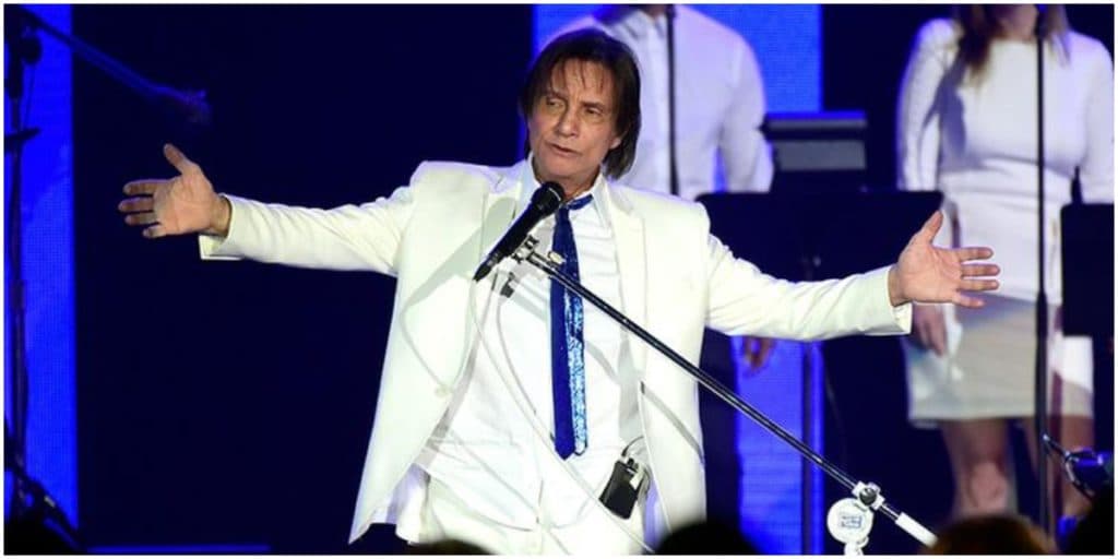 Ator da Globo escancara paixão por Roberto Carlos e revela relação com o cantor: "Desde garoto"
