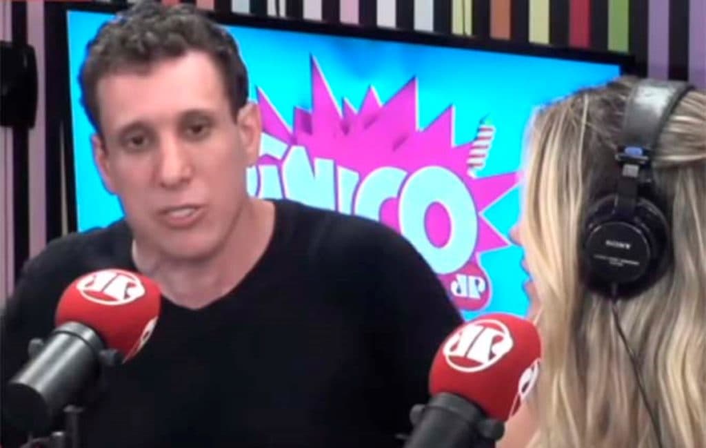 Samy Dana comete gafe no Pânico ao falar de enorme tragédia, se defende, mas público não perdoa
