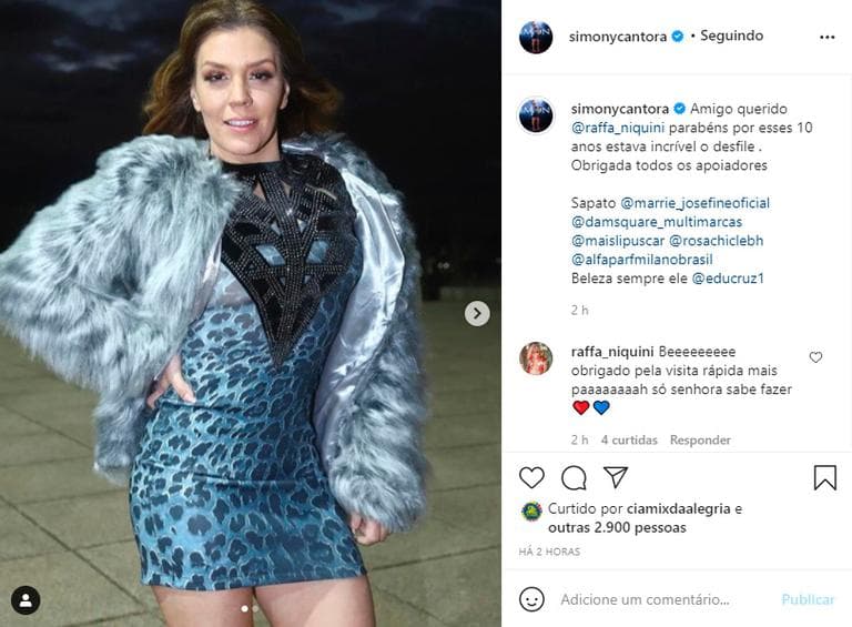 Aos 44 anos, Simony ostenta boa forma com microvestido colado - (Reprodução/Instagram) Aos 44 anos, Simony ostenta boa forma com microvestido colado - (Reprodução/Instagram)