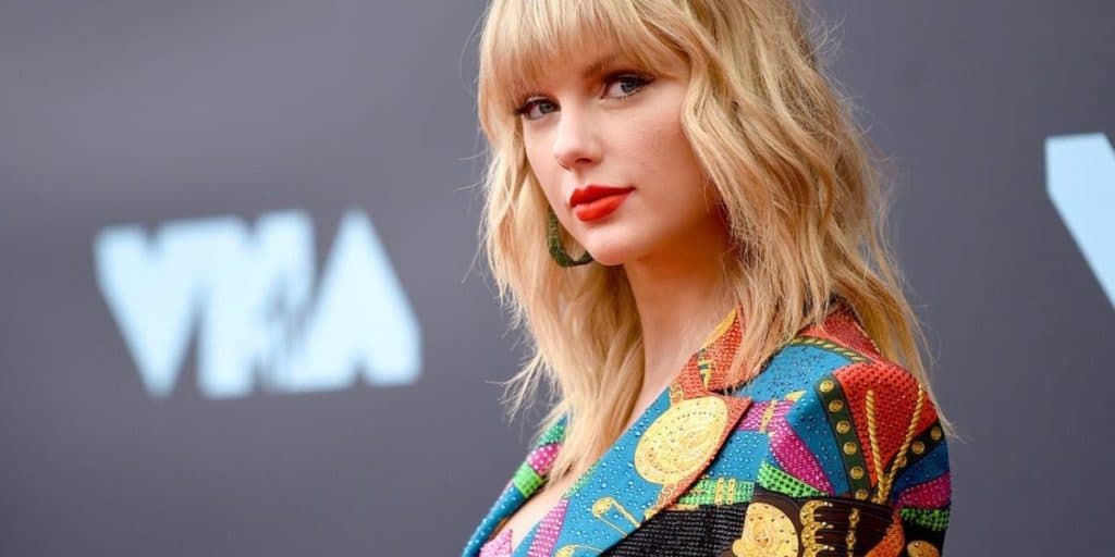 Taylor Swift faz revelação bombástica, leva fãs ao delírio e anuncia chegada de herdeiro: "crescer a família"