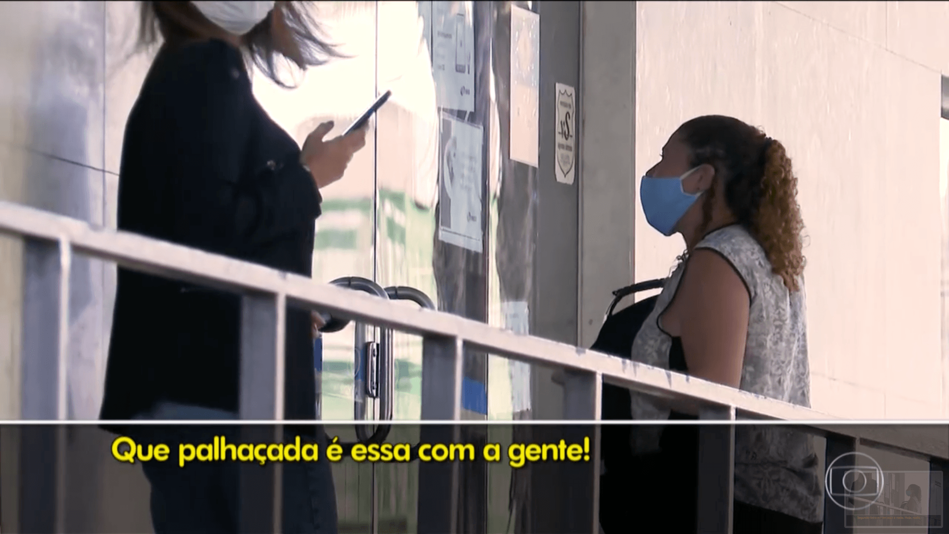 Mulher se revolta com ausência de atendimento no INSS (Foto: Reprodução) Mulher se revolta com ausência de atendimento no INSS (Foto: Reprodução)
