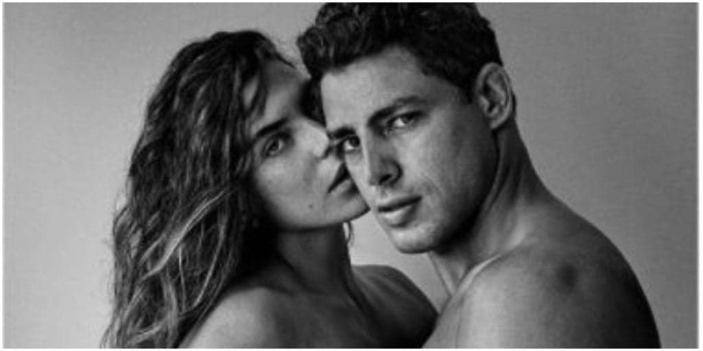 Cauã Reymond surge nu junto da esposa, deixa tamanho de fora e público vai ao chão: "Que delícia de homem"