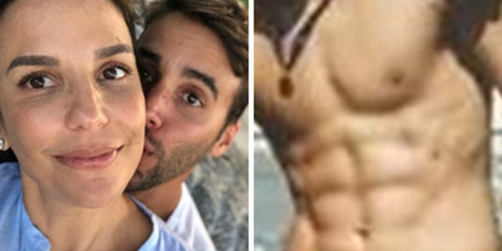 Marido de Ivete Sangalo, Daniel Cady, tem foto exposta na internet e tamanho 'rasga' sunga: "Meu pa* amado"