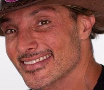 A Fazenda 12: Juliano se descuida e deixa pênis a mostra em A Fazenda; confira
