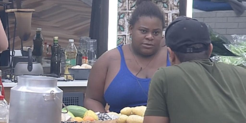 A Fazenda 12: Jojo Todynho, após Biel, bate boca com Mariano na cozinha do reality: "Caralh%"
