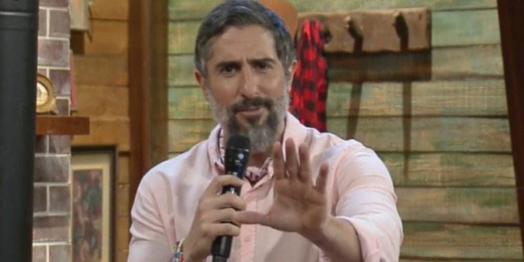 Marcos Mion, após detonar Carol Narizinho ao vivo em A Fazenda 12, recebe críticas e explica: "Obedeço ordens"