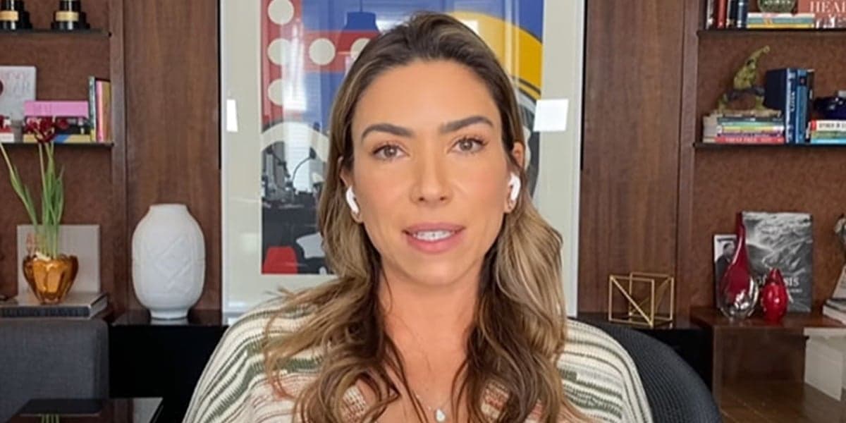 Pedro: Patrícia Abravanel apareceu segurando armas de brinquedo ao lado do marido e dos filhos e gerou polêmica (Foto: Reprodução)