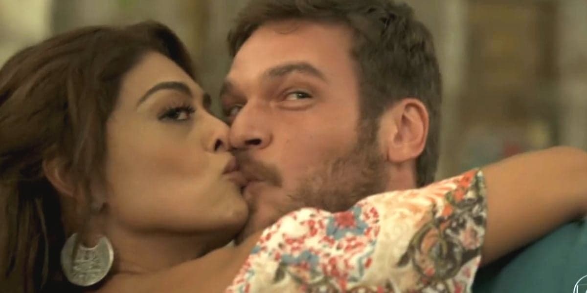 Bibi beija Rubinho e afronta rival em A Força do Querer 