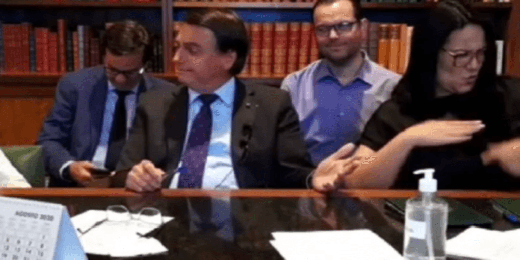 Bolsonaro, após confusão com a Globo, é acusado de fazer piada sexual com criança de 10 anos: "Começou cedo?"