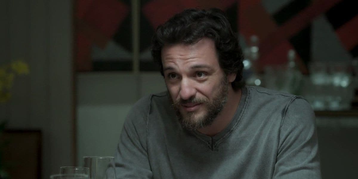 Caio deixa Silvana tensa em sua casa na novela A Força do Querer