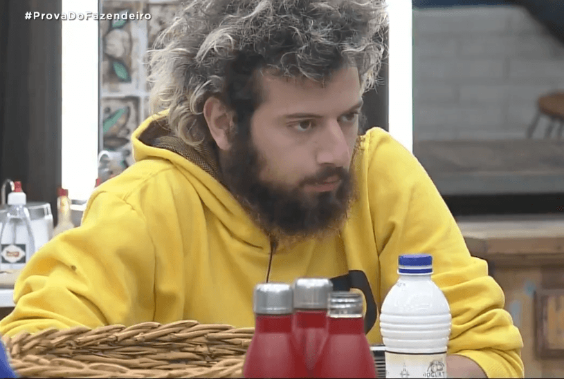 A Fazenda 12: Na roça, Cartolouco surta e faz questionamento inusitado: "Eu sou muito doido?"