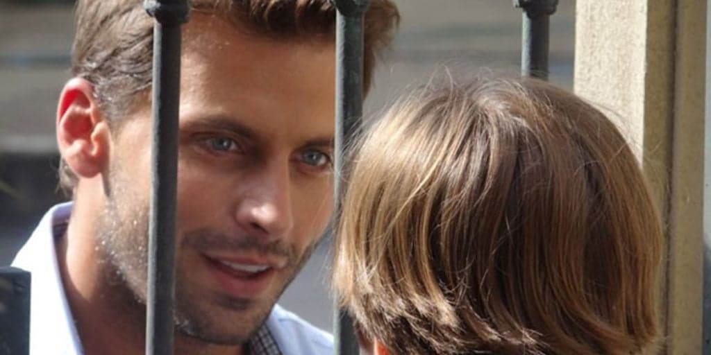Flor do Caribe: Cassiano descobre que Samuca é seu filho, leva fora e fica despedaçado