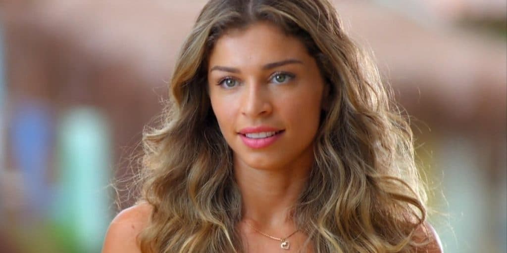 Flor do Caribe: Ester cai em armação de Alberto, consegue se reerguer e dá rasteira no vilão
