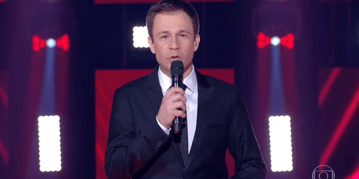 Tiago Leifert no comando do The Voice Brasil (Foto: Reprodução/Globo)