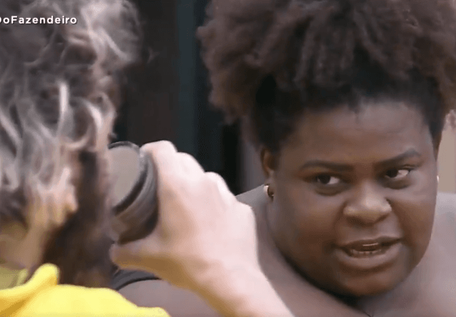 A Fazenda 12: Jojo perde a paciência e parte para cima de Cartolouco: "Botar no seu ** sem cuspe"