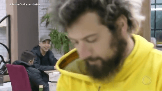 Lucas ironiza Luiza Ambiel no reality show (Foto: Reprodução)
