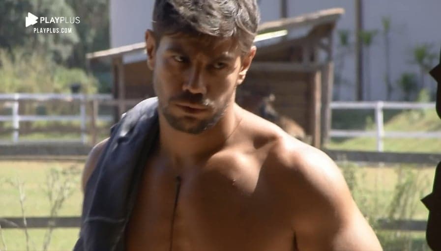 A Fazenda 12: Mariano propõe agressão contra Raissa e passado obscuro é exposto por ex namorada: "Atuando"