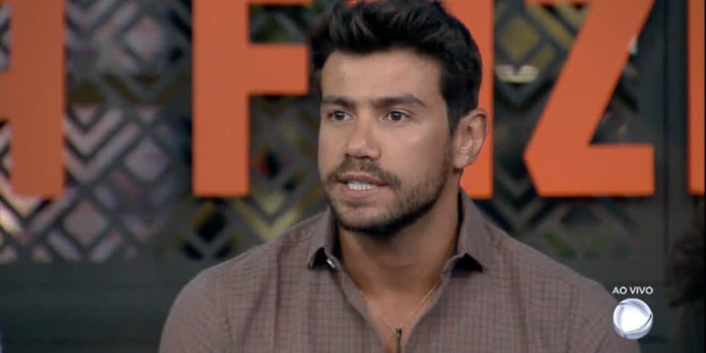 A Fazenda 12: Mariano solta o verbo, defende agressão física em mulheres e dispara: "Direitos iguais"