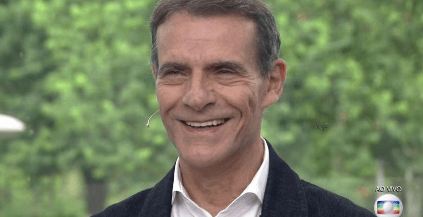 Mário Gomes, famoso ator da Globo nos anos 80, é visto fazendo xixi na rua; confira o flagra
