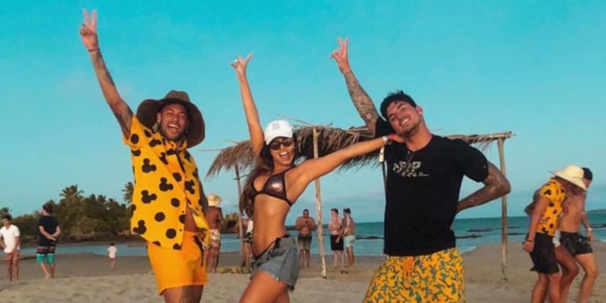 Foto de Neymar, Isabella Arantes e Gabriel Medina se tornou motivo de piada (Foto: Reprodução/Instagram) Foto de Neymar, Isabella Arantes e Gabriel Medina se tornou motivo de piada (Foto: Reprodução/Instagram)