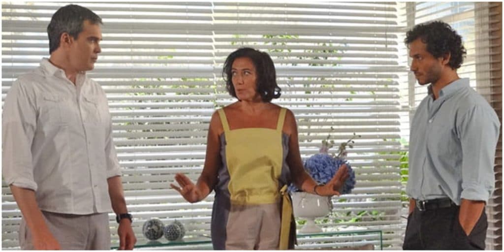 Fina Estampa: Guaracy pega Griselda e René no flagra e briga feio com rival