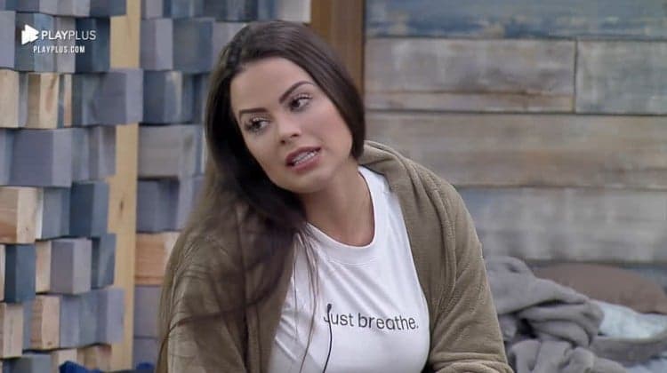 A Fazenda: Victória Villarim come catarro e deixa público enojado; veja
