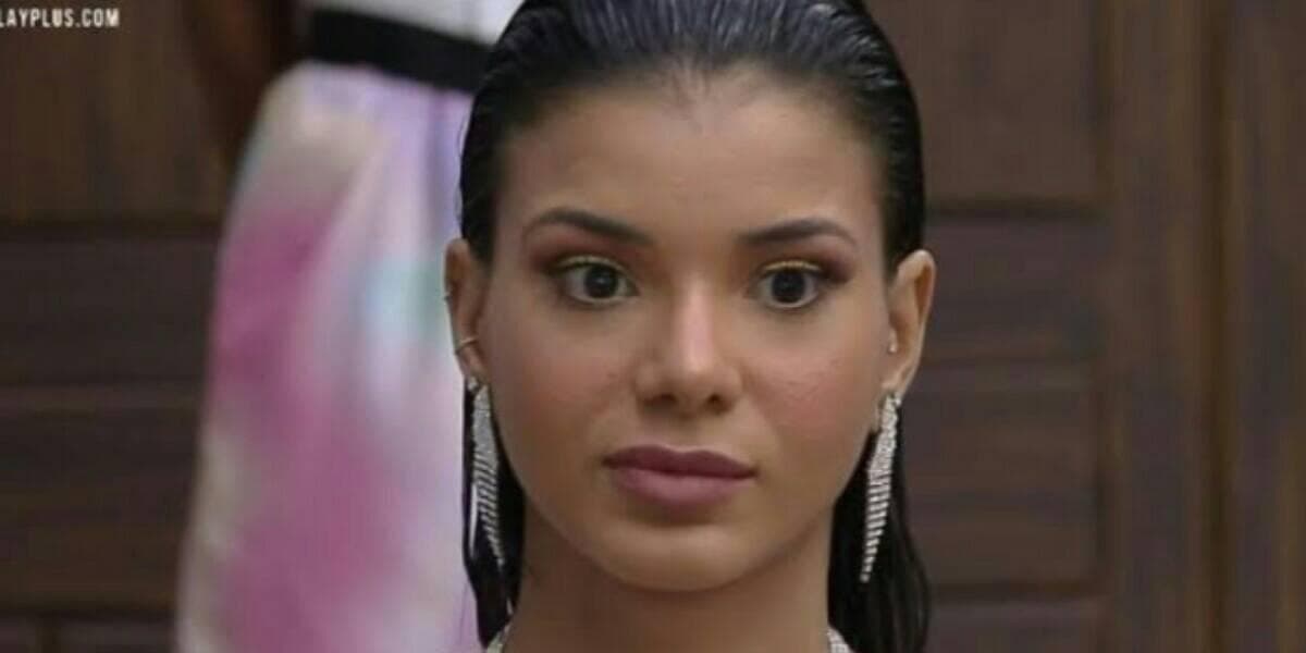 Jakelyne Oliveira desconfia do amor de Biel por Tays em A Fazenda 12 (Foto: Reprodução)