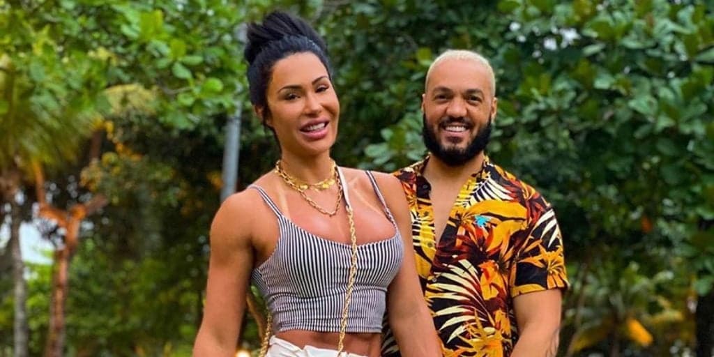 Belo abre intimidade com Gracyanne e faz revelação sobre sexo a três: "No momento"