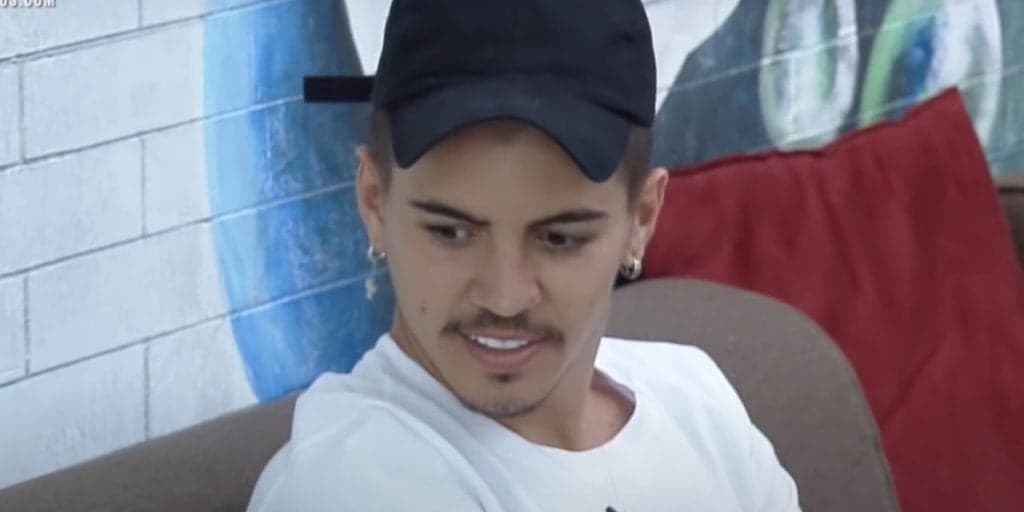 A Fazenda 12: Biel faz a fifi, ouve fofoca o detonando na parede e invade dispensa pra tirar satisfação