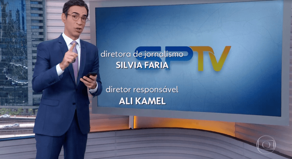 Cesar Tralli pega celular do bolso às pressas na Globo, leva tarja na cara e gera reação