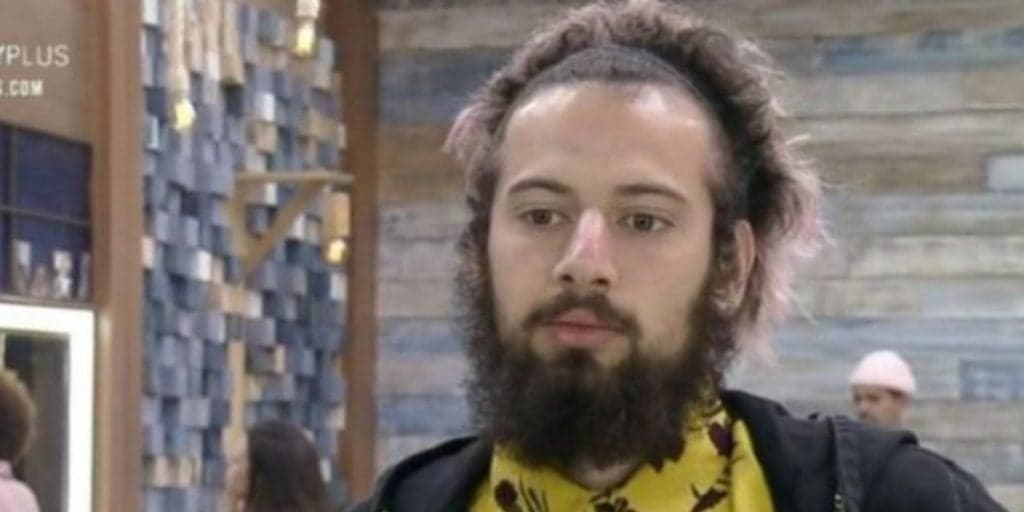 A Fazenda 12: Cartolouco, após chamar Mion de mentiroso, desafia Record e descumpre importante regra do reality