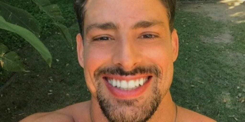 Cauã Reymond surge sem roupa montado em bicicleta, mostra tudo e público não perdoa: "Dei zoom"