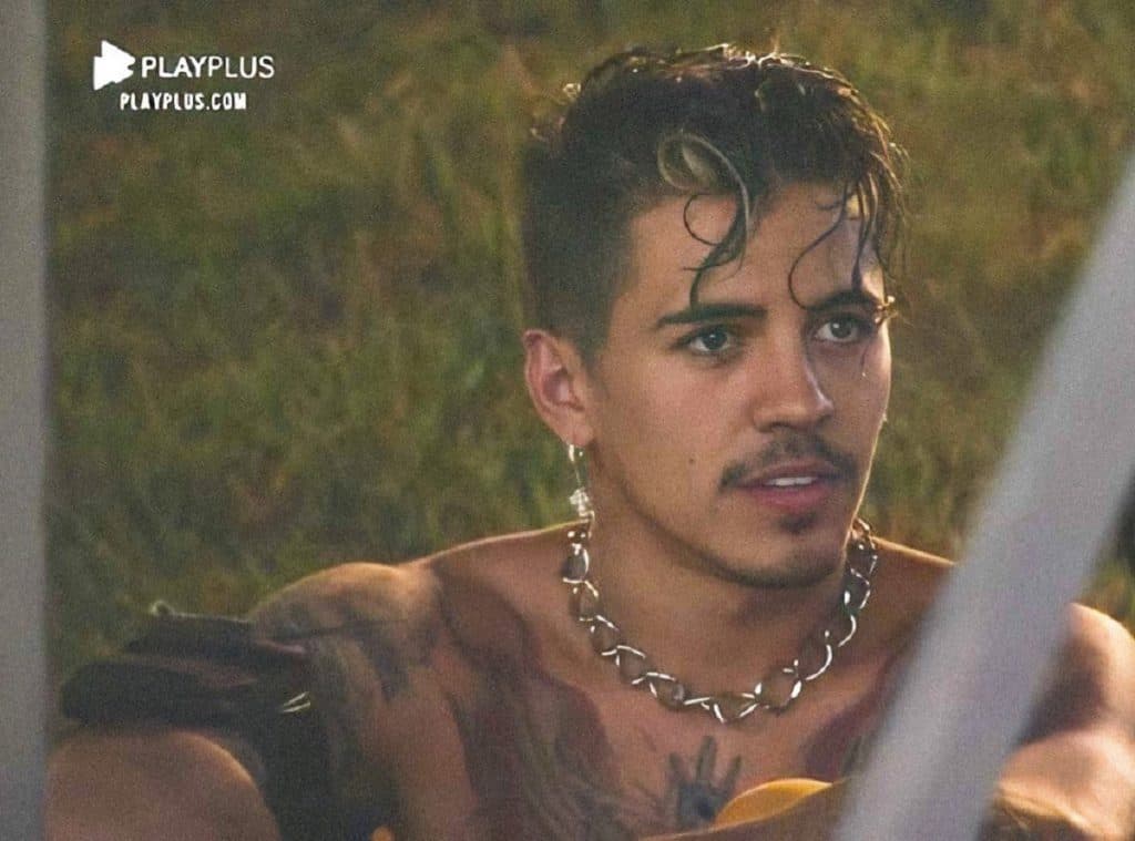 A Fazenda 12: Biel fala de Jojo Todynho: 'Eu tô muito além dela'
