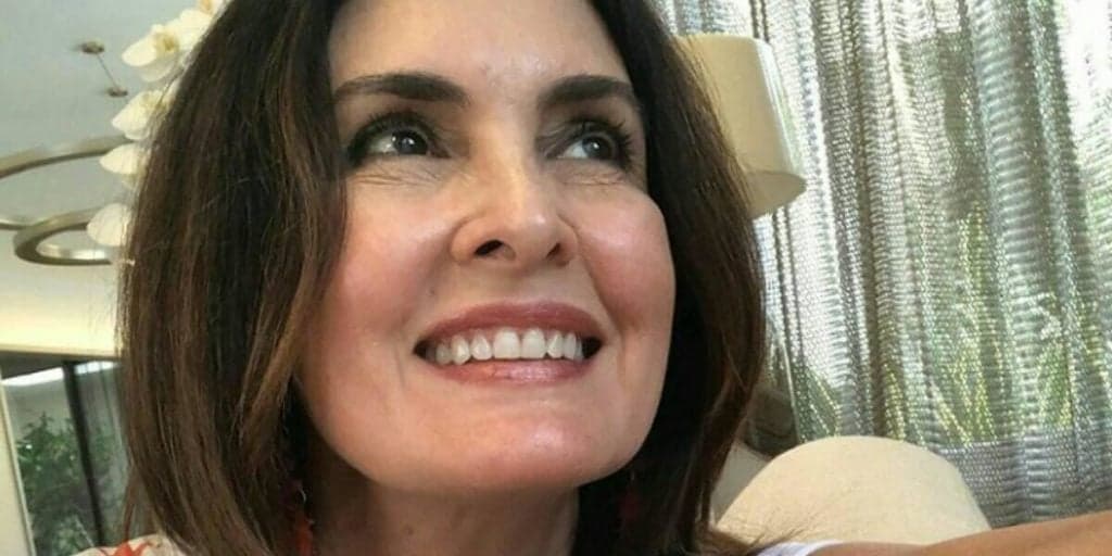 Aos 58 anos, Fátima Bernardes posa de biquíni em foto e impressiona: "Nossa"