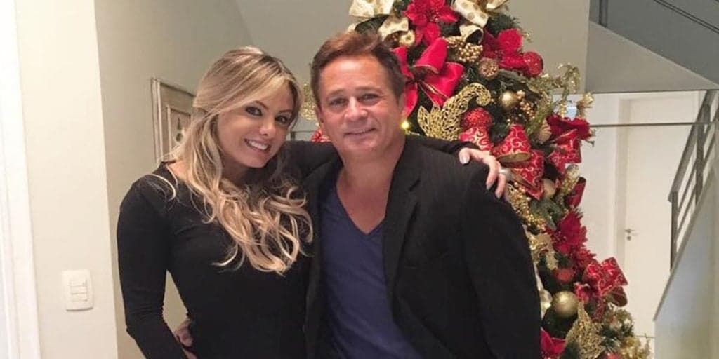 Poliana, esposa de Leonardo, surge sensual e surpreende