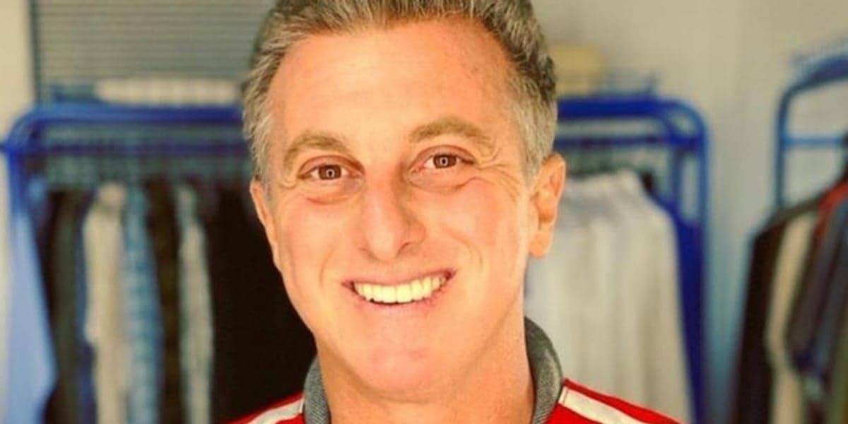 Luciano Huck foi flagrado em alto mar e levou fãs à loucura (Foto: Reprodução) BBB21 Big Fone