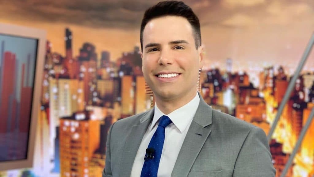 Luiz Bacci despenca na Record e canal metralha chamadas