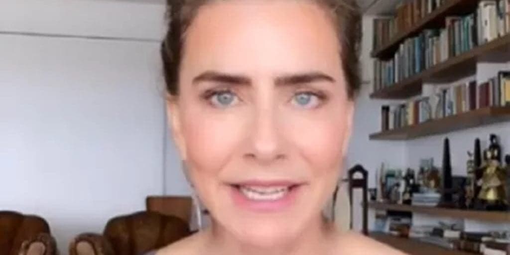 Maitê Proença surge em momento raro com a namorada, Adriana Calcanhoto, em réveillon