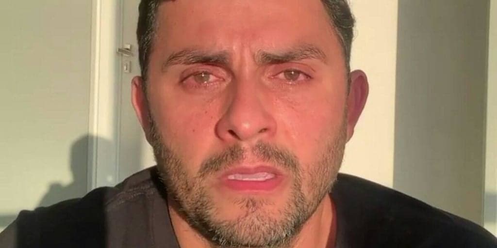 Mano Walter anuncia morte, chora e surge abatido na web: "Por você, meu amigo"