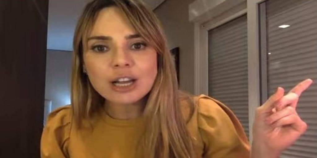 Rachel Sheherazade, após ser escorraçada no SBT, despreza emissora e exalta concorrência: "Orgulho"