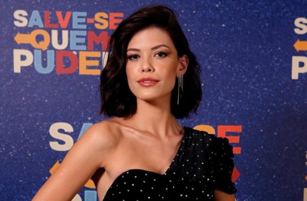 Vitória Strada homenageia esposa com clique íntimo: "Morada no meu cangote"