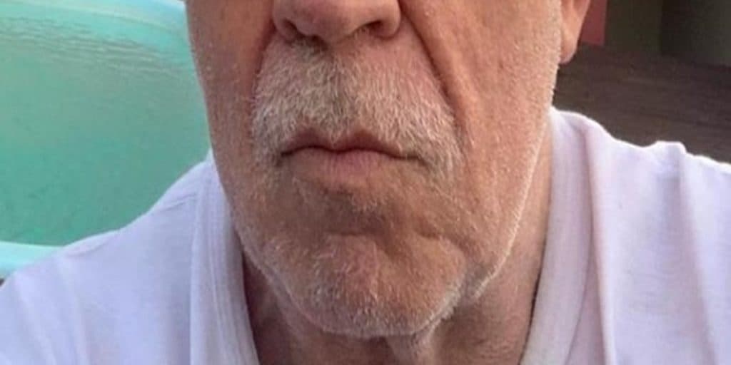 Apresentador da RedeTV encontra-se entubado, em estado grave, após contrair grave doença
