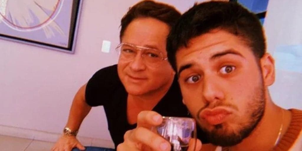 Zé Felipe presenteia Virgínia Fonseca e se declara