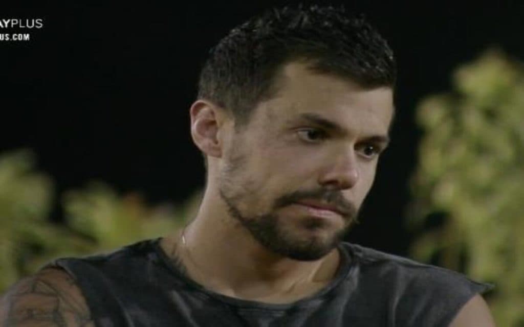 A Fazenda 12: Lipe e Stéfani esquecem câmeras, expõem podres de emissora e revelam farsa de reality show