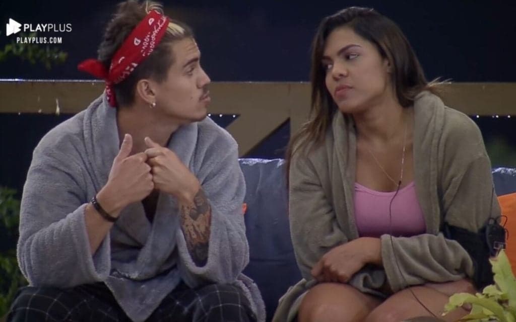 A Fazenda 12: Biel e Tays protagonizam momento quente debaixo das cobertas após reconciliação