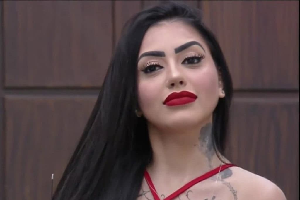 A Fazenda 12: Na roça, Mirella provoca Raissa e arma para causar expulsão da rival: "Deixa quebrar"