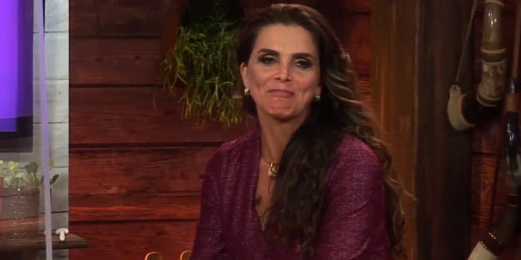 A Fazenda 12: Peões cantam Raça Negra para Luiza Ambiel e ela reage a provocação: "Protagonista do jogo''